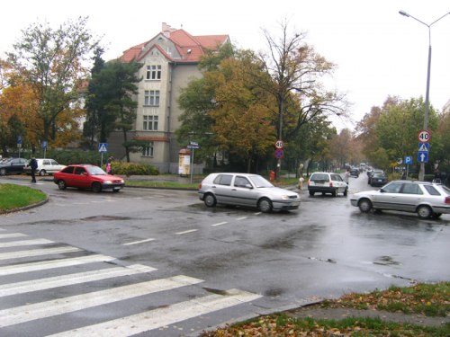 skrzyżowanie ul. Mickiewicza i ul. Tujakowskiego - widok w kierunku zachodnim - rok 2008