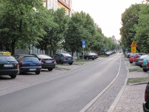 ulica Mickiewicza na wysokości ZUS - widok w kierunku zachodnim - rok 2012