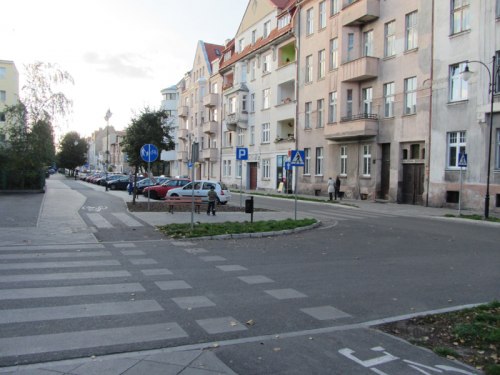 skrzyżowanie ul. Mickiewicza z ul. Konopnickiej - widok w kierunku zachodnim - rok 2012