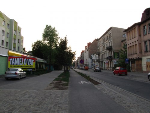 ulica Mickiewicza pomiędzy ul. Lindego a ul. Klonowica - widok w kierunku zachodnim - rok 2012