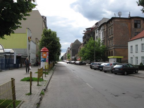 ulica Mickiewicza na wysokości targowiska - widok w kierunku zachodnim - rok 2010