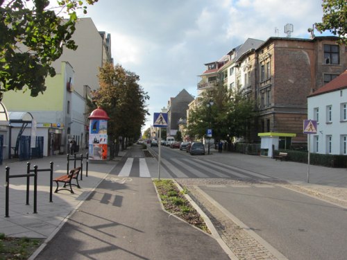 ulica Mickiewicza na wysokości targowiska - widok w kierunku zachodnim - rok 2012