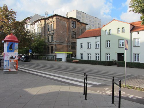 ulica Mickiewicza na wysokości targowiska - rok 2012