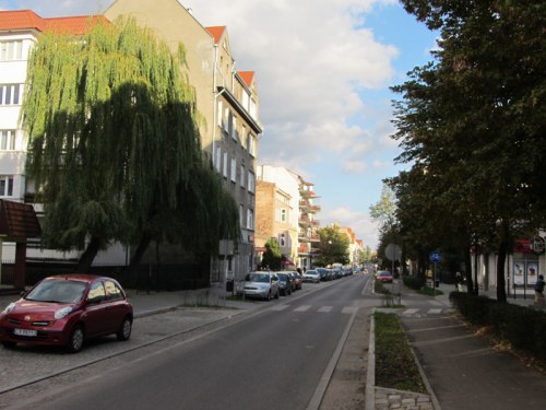 ulica Mickiewicza pomiędzy ul. Poprzeczną a ul. Kochanowskiego - widok w kierunku wschodnim - rok 2012