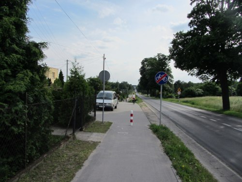 Dobry przykład na to, że trasa rowerowa może przebiegać także po ulicy o uspokojonym ruchu.