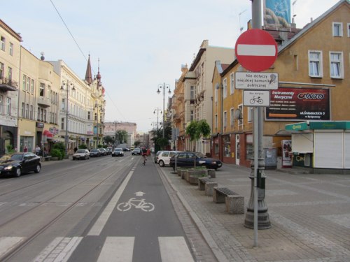 Słynny kontrapas rowerowy na ulicy Gdańskiej w Bydgoszczy.