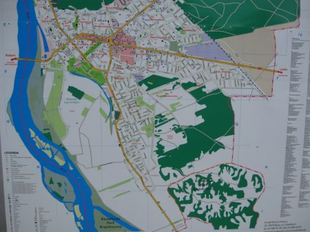 Mapa Puław z naniesionymi elementami uspokojenia ruchu - południowa część miasta