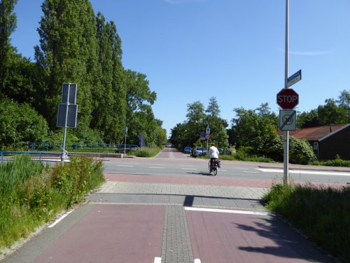 Nawet w Holandii rowerzysta nie zawsze ma pierwszeństwo, dlatego tak ważne jest aby jadąc rowerem patrzeć na znaki.