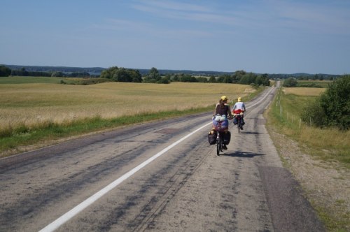 A my powoli w kierunku Polski znowu drogą prostą jak od linijki po horyzont.