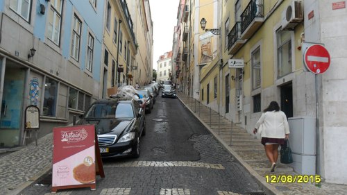 Lizbona jest przepięknym miastem.
