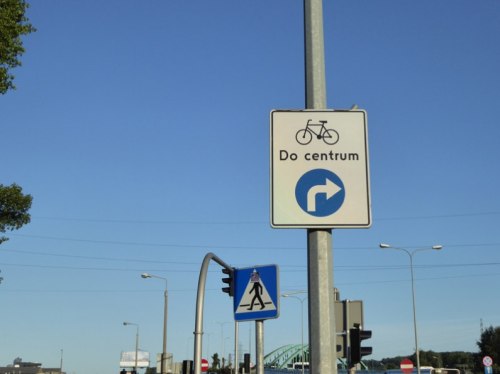 W Gdynii na plus zasługują znaki informacyjno-kierunkowskazowe dla rowerzystów.