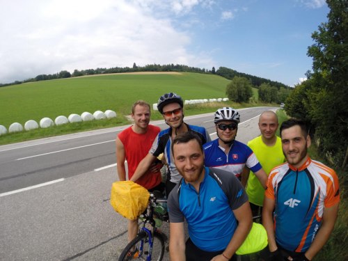 Na jednym z austriackich podjazdów wdaliśmy się w rozmowę z sympatycznymi rowerzystami ze Słowacji.