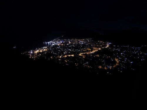 Taki widok na Budvę - nadmorską miejscowość w Czarnogórze - mieliśmy z miejsca, w którym spaliśmy.
