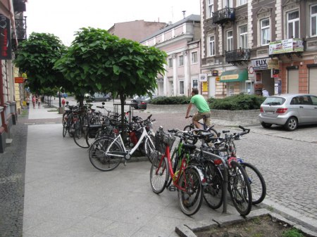 Po dokładnym obejrzeniu rowerowej infrastruktury Radomia – „Miasta dla Rowerów” udały się na zasłużony obiad.