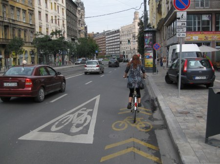 Czytelne oznakowanie przestrzeni przeznaczonej dla rowerzystów.