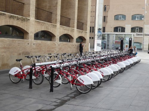 Stacja systemu miejskiej wypożyczalni rowerów Bicing, który działa w Barcelonie od 2007 roku.