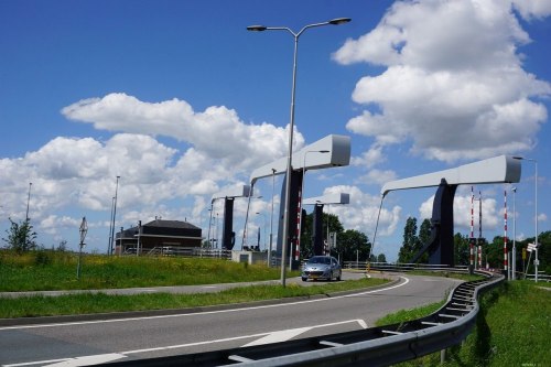 Holandia to kraj zwodzonych mostów, niektóre konstrukcje posiadają ciekawy design.