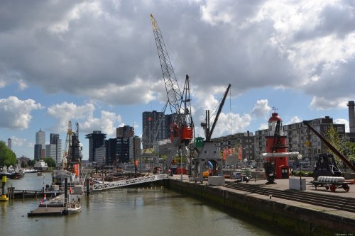 Zabytkowy port w Rotterdamie, obecnie muzeum.