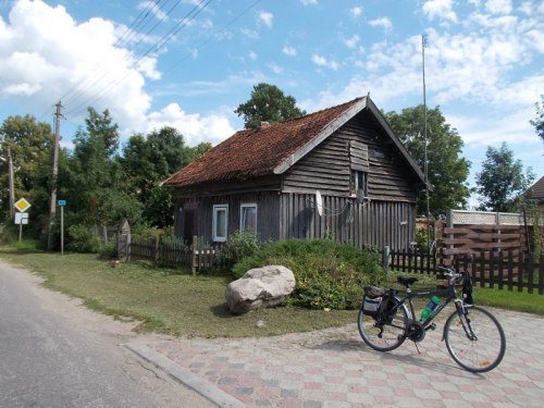 Tradycyjna litewska zabudowa. Ten region często nazwany jest Małą Litwą. Mieszka tu dużo osób narodowości litewskiej i dużo jest tu tradycyjnych litewskich budynków.