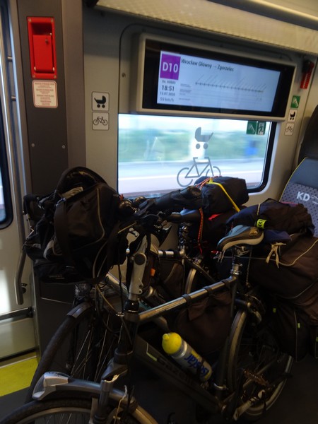 W pociągu do Zgorzelca. Nawet we właściwym miejscu dla rowerów.