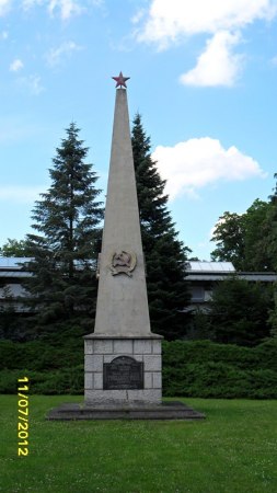 Na stronie niemieckiej spotkaliśmy pomnik poświęcony bohaterom radzieckim.